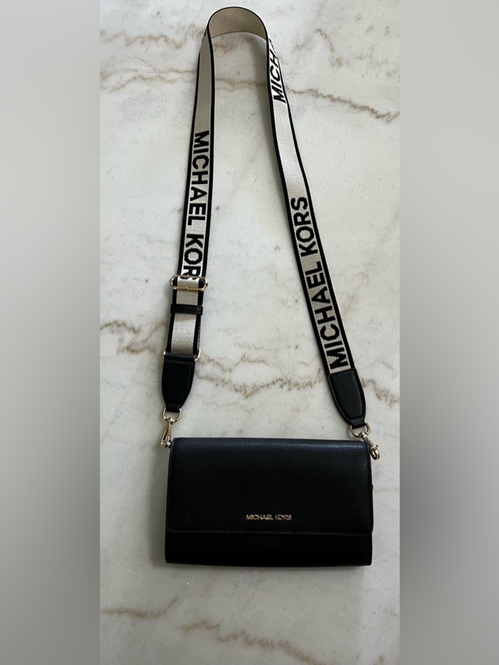 Michel Kors Black Leather Jet Set Phone Wallet Wide Logo Strap - Picture 2 of 8